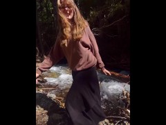 outdoorsy babe flashes you her ass - Screenshot 15 of 16 - Hiker