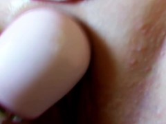 Wanding my plump wet pussy - Screenshot 3 of 16 - Magic Wand Vibrator