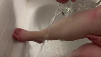 МЫТЬЕ МОИХ КРОШЕЧНЫХ НОЖЕК