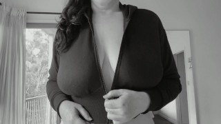 Desvistiéndose big boob babe • BBW en Black chaqueta de cultivo