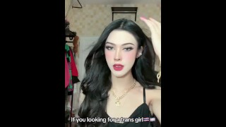 Thai Trans se déshabille pour montrer sa grosse bite
