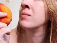 Peach Eating - Screenshot 14 of 16 - Teeth Fetish