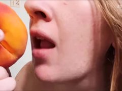 Peach Eating - Screenshot 16 of 16 - Ellie Rowyn