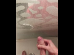 Je gicle sans les mains sous la douche d'une amie