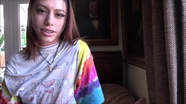 18letá nymfa Laya Rae si užije vášnivou jebačku s nevlastním bratrem - rodinné porno