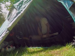 Ryzykowe ruchanie przyrodniej siostry na polu namiotowym