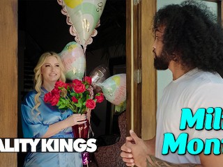 REALITY KINGS - Blonde MILF Jenna Starr Solo Quiere Una Gran Polla Dura Para Montar Para El Día De La Madre