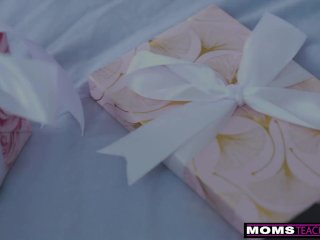 StepMommy Jennifer White's Mother's Day Wish List CUMs True - S19:E5 screenshot number 2