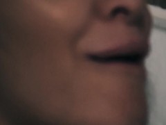 Блондинка ласкает свою мокрую киску и хочет секса - Screenshot 13 of 16 - красивая