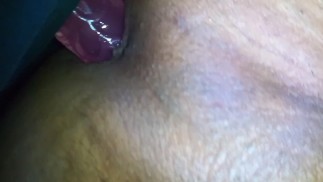 难以置信的热情挂钩。他很老练，他服从他的妻子。真