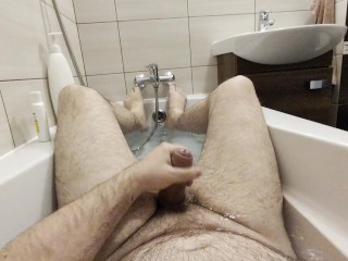 Masturbacja do Finału Podczas Relaksującej Kąpieli, Ale to Był Orgazm!