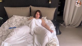masturbating pussy play under the covers
