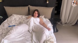мастурбирующие киски играют под одеялом