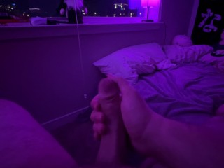 在窗前抽搐 *低沉的声音在你耳边呻吟*