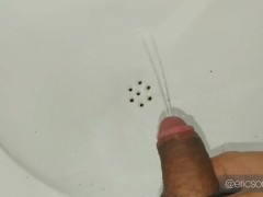 gotta act peeing after caught masturbating in public toilet / pinoy amateur
