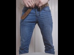 Thirsty ? - Screenshot 1 of 16 - Pissing