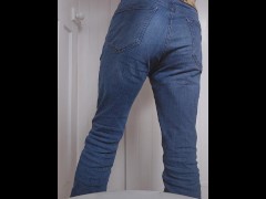 Thirsty ? - Screenshot 16 of 16 - Pissing