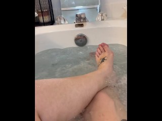 浴槽のBBW継母熟女長い脚と足フェチ