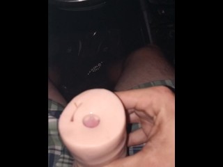 Водитель Doordash Скучает На Работе, Используя Карманную Киску В Машине