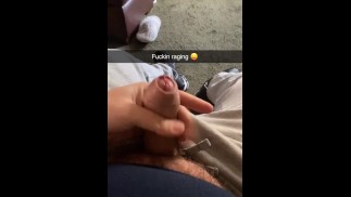 Чуб демонстрирует свой толстый член в Snapchat