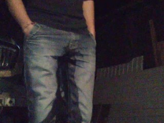 18 сентября 2013. Я обоссался в джинсах во дворе дома