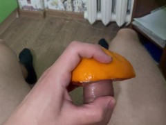 Порвал цитрус своим членом | Нежно потёр | Кончил в апельсин - Screenshot 9 of 16 - Cum Inside