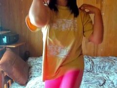 日本人女性がストレッチ中にくっさいおならをしてめちゃくちゃ臭がる。 - Screenshot 7 of 16 - ぽっちゃり