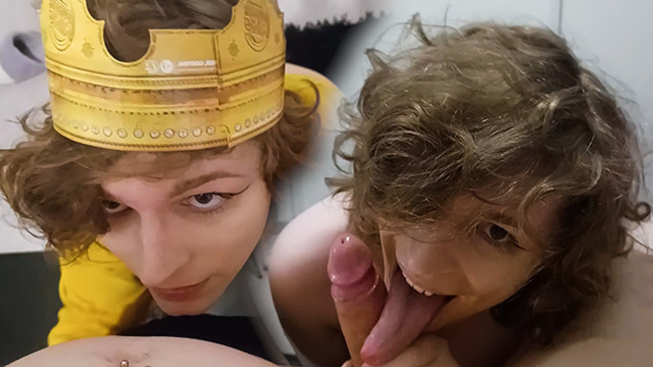 Donna trans francese succhia il Grindr del suo accompagnatore perché le ha  comprato un hamburger