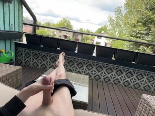 Мой сосед увидел мой член - публичные дрочки