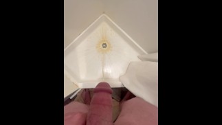 金色淋浴?!?!太多的锻炼前需要补水。