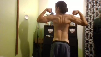 Демонстрация мускулистого человека