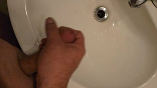 Cumahot in sink