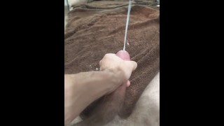 Стреляющая спермой с трясущимися ногами оргазмом