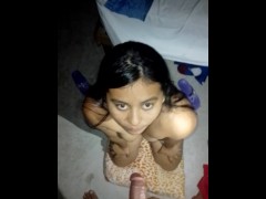 Hermosa latina dandole una mamanda a la verga de su amante