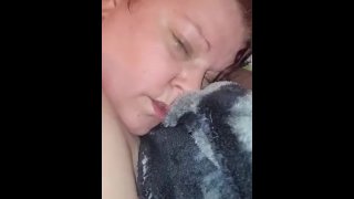 BBW tied to bed while uncircumcised dildo makes her squirt 💦