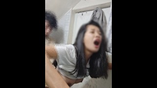 Wag kang Maingay! Baka magising sila mama! Pinay Quickie Sex in Bathroom. NagDuG0 sa Laki!