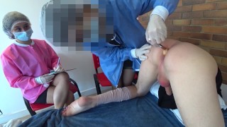 DÍA 6.1: Las enfermeras casi se pelean por mi polla y mi culo. Lugar loco público en el hospital