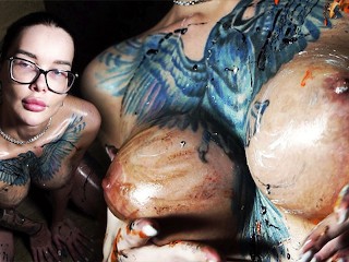 Сексуальное эротическое видео с краской на теле