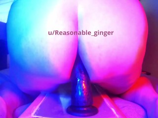 Скачу на моем любимом твердом фаллоимитаторе