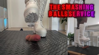 Serviço de bolas esmagando em botas brancas - CBT, Ballbusting, Trample, Trampling, Crush