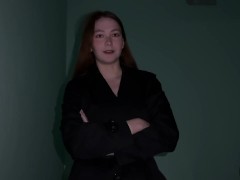 Приехала голая к парню, но потрахалсь в подъезде с соседом - Screenshot 3 of 16 - Cock Sucking