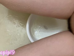 裏アカJDのお風呂でおしっこ４連発♡ - Screenshot 2 of 16 - Pee