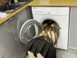 A Meia-irmã Ficou Presa Na Máquina De Lavar e Eu Gozo Nos Peitos Lindos Dela