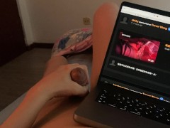 trevor wong 在一边自慰一边阅读你的评论，