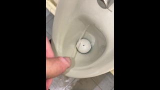 Desperate pee in public toilet 😩