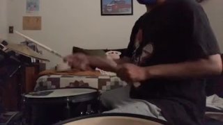 pais gemendo na outra sala enquanto estou tocando bateria 42