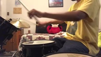 parents gémissant dans l’autre pièce pendant que je joue de la batterie 46