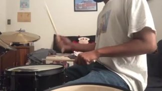 parents gémissant dans l’autre pièce pendant que je joue de la batterie 54