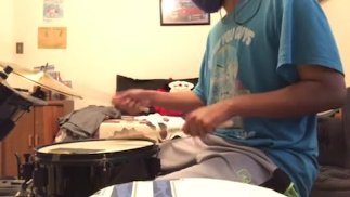 parents gémissant dans l’autre pièce pendant que je joue de la batterie 55