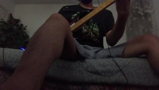 Parents gémissant dans l’autre pièce pendant que je joue de la guitare 12